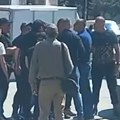 Koškanje u Ćacilendu: Sukob grupe muškaraca na Trgu Nikole Pašića