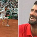 Novak Đoković prasnuo u smeh kad je shvatio: Francuzu se klanjali na tribinama zbog ovog poteza
