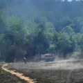 ПОЖАР У КЛИСУРИ РЕКЕ ГРАДАЦ – ИЗГОРЕЛА ЦЕЛА ЛИВАДА И ЗАХВАЋЕНА ШУМА
