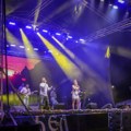 Opštine na jugu daju milione za koncerte dok uvode restrikcije vode i bore se sa požarima