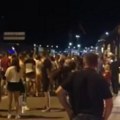 Orilo se "Hej, Šeki, Šeki" na granici: Srbi izašli iz autobusa, pa opleli kolo uz trubače
