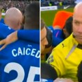 Šta se ovde dogodilo? Igrači Čelsija okružili i grlili sudiju: "50 godina gledam fudbal, ovo nisam video"