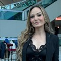 Jelena Tomašević pokazala dubok dekolte: Obukla crnu eleganciju, a pogled pao na čipku oko grudi (foto)
