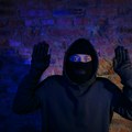 Izvršio 13 krivičnih dela, SAD se brani ćutanjem: Dolijao osumnjičeni za gomilu krađa u Beogradu