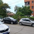 Žena mužu zarila nogaru od stolice u srce?! Prve slike sa mesta stravičnog ubistva na Čukarici: Policija blokirala prilaz…