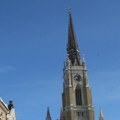 CRTA: Nepoznate osobe idu od vrata do vrata u Novom Sadu i lažno se predstavljaju kao naši saradnici