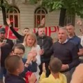 Slavlje Novakovih roditelja sa Srbima: Ori se pesma u Parizu, Srđan poveo navijanje i napravio ludnicu