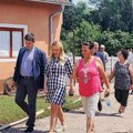 Šteta zbog poplava biće nadoknađena: Ministarka poljoprivrede obišla danas deo ugroženih područja Paraćina (foto)