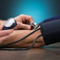 Kako meriti krvni pritisak – da li može pomoću mobilnog telefona?