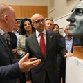 Ministar Vučević otvorio izložbu u Nišu: Obaveza svakoga od nas je da se plamen slobode više nikada ne ugasi