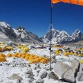 Mont Everest: Uklonjeno 11 tona otpada sa himalajskih vrhova