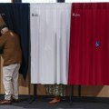 Vanredni izbori u Francuskoj: Vodi levica, slede Makronovi, zatim desnica