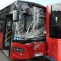 Sudar dva gradska autobusa na Novom Beogradu: Povređeno 18 ljudi, dvoje dece prevezeno u Tiršovu