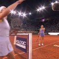 Sabalenka porazila još jednu Ukrajinku za finale, svi opet pričaju o nesportskom potezu na mreži posle meča