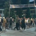 „Stiže presuda“: Studenti u Nišu blokirali u sredu uveče zgradu suda