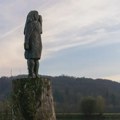 Ukradena bronzana statua Melanije Tramp u Sloveniji