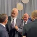 Rama i Makron isprozivali Trampa, sve zabeležile kamere Svi prasnuli u smeh (video)