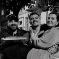 Šuškalo se da je otac deteta Milice Todorović, sad uslikan sa bivšom: Slavlje u domu Karića, Elena puca od ponosa