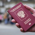Kome je sve Zelenski oduzeo državljanstvo zbog ruskog pasoša; Kremlj odgovorio na Makronove pretnje