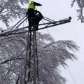 Надљудски напори 664 монтера: Струја се полако враћа по трафостаницама у хладној Ивањици