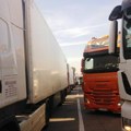 AMSS upozorava vozače na poledicu, kamioni na izlaz na graničnom prelazu Batrovci čekaju pet sati