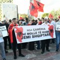 "Flamingosi" protiv Trampovog zeta: Demonstranti u Tirani nosili zastave "velike Albanije", tzv. države Kosovo i UČK