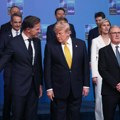 Ramine bele patike ukrale šou na samitu NATO: Rute ih pokazao Trampu, kamere snimile reakciju predsednika SAD