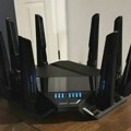 Zašto klasični ruteri imaju antene, a mesh Wi-Fi sistemi ih kriju unutar kućišta
