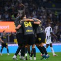 Ludnica na „Meaci“: Kolarov isključen u 19. minutu, Inter od 0:2 do spektakularnih 5:3 protiv Udinezea!