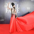 Najlepšu haljinu na crvenom tepihu nosio bosanac! Trake na grudima, turban, šminka i štikle - da li je on ikona stila?!