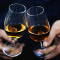 Francuska i vino: Pariz će potrošiti 200 miliona evra da bi uništio velike količine pića koje se sve manje traži