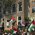Propalestinski demonstranti zauzeli deo univerziteta u Amsterdamu, zgrade oštećene, delovi univerziteta zatvoreni