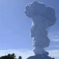 Eruptirao vulkan Ibu u Indoneziji, izbacio pepeo na visinu od šest kilometara