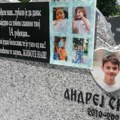 Najtužniji rođendan obeležen danas u Srbiji: Umesto na torti, otac i majka mu na groblju zapalili sveće
