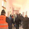 Poljoprivrednici i demonstranti ušli u zgradu opštine Bogatić gde se održava rasprava o prostornom planu (VIDEO)