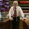 Dve krojačke radnje u Rimu pripremaju odore za budućeg papu