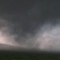 (Video) Balkanski lovac na oluje snimio tornado! Crni oblak guta sve pred sobom na granici sa Srbijom: "Nikad nećemo…
