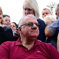 Šešelj ponovo dokazuje da dno ne postoji: Vređao žene i savetovao policiji da tuče nogama