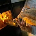 Srbi masovno traže drva i pelet za grejanje: Zima ranije "pokucala" na vrata, a ovu grešku prave mnogi kada lože