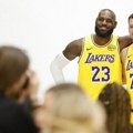 Džejms propušta početak sezone u NBA ligi zbog išijasa