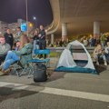 Nova.rs: Studenti u blokadi razmatraju da spavaju na glavnoj raskrsnici u Inđiji