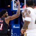 Embid "pokrio" suspendovanog Džordža i sa 40 poena srušio Pelikanse