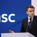 Macron: Rusija zbog rata u Ukrajini oslabljena država