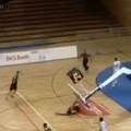 Drama na meču hrvatske lige: Košarkaš Splita zakucao, konstrukcija se srušila na njega