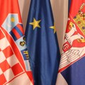 Meštani Neština i Vizića do daljeg blokirali put zbog problema sa prelaskom granice sa Hrvatskom
