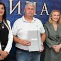 U Jagodini uručeni ugovori za stambeno zbrinjavanje devet porodica izbeglica