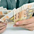 Šokantne brojke: Dok menadžeri obaraju rekorde bonusima, plata radnika preko 100 puta manja