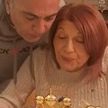 Slavlje u domu Biljane i Ace! Na stolu prelepa torta i ovaj broj, pevačica ne krije godine: "Moje su..."