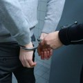 U Beogradu uhapšena dvojica odraslih i 16-godišnjak zbog krađe s pištoljem, a jedan zbog pljačke