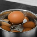 5 Trikova za kuvanje uskršnjih jaja! Zbog sitnih grešaka znaju da popucaju, u vodu dodajte jedno